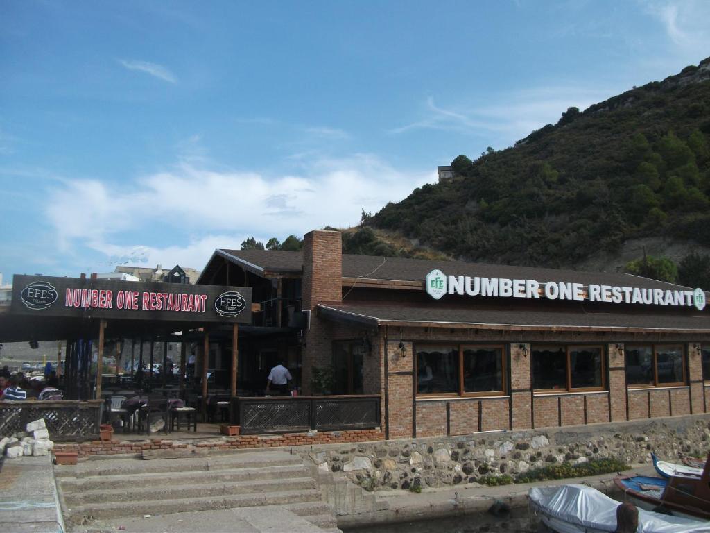 Number One Apart Hotel Karaburun  Exterior foto